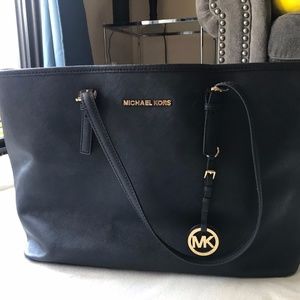 Michael Kors Jet Set Shoulder Bag